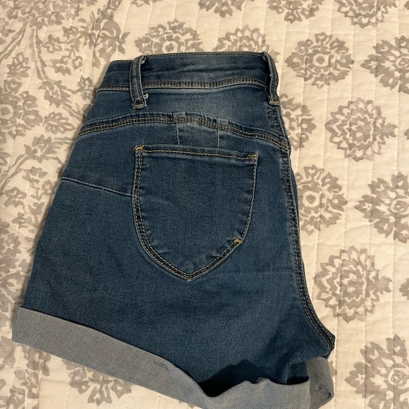 Mid rise jean shorts - Picture 3 of 4